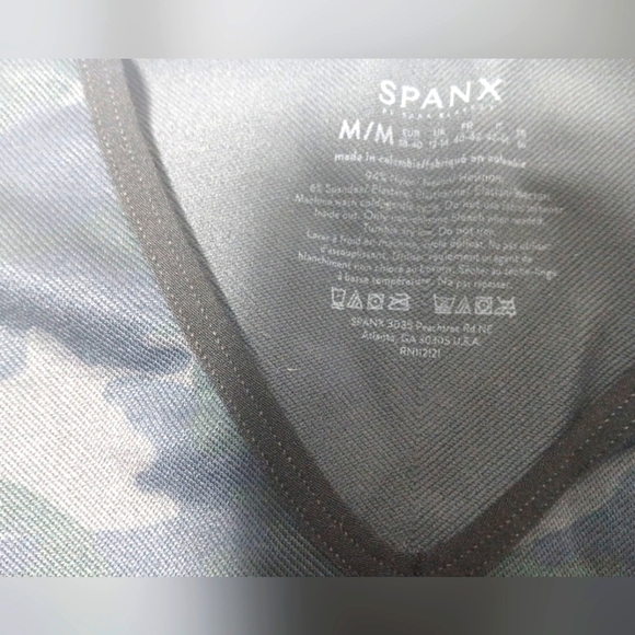 Spanx Seamless Black Camo Crop Tank Size M. - Picture 4 of 5